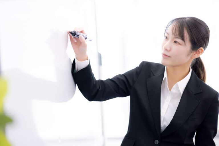 緊張するスピーチが怖くない！プレゼンで自信を持つための方法とは？